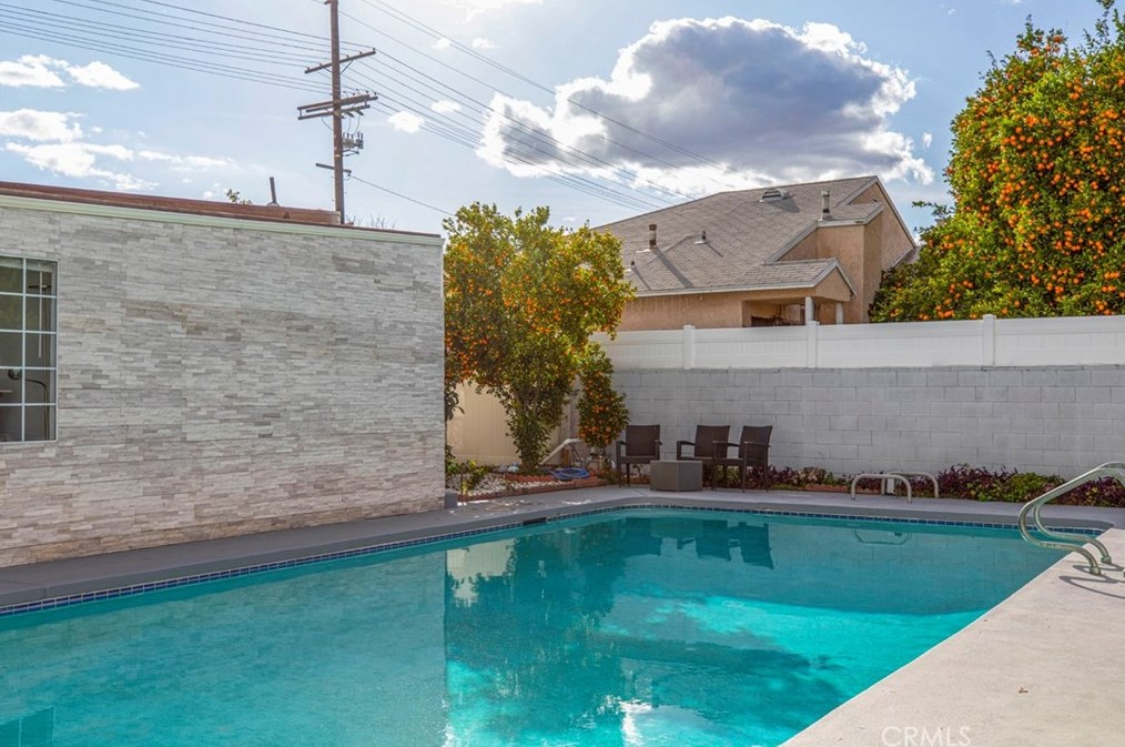 17921 Vanowen St, Los Angeles CA  91335-5637 exterior