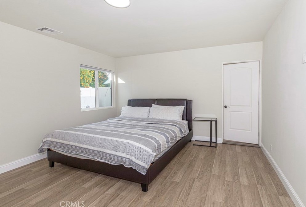 17921 Vanowen St, Los Angeles CA  91335-5637 exterior