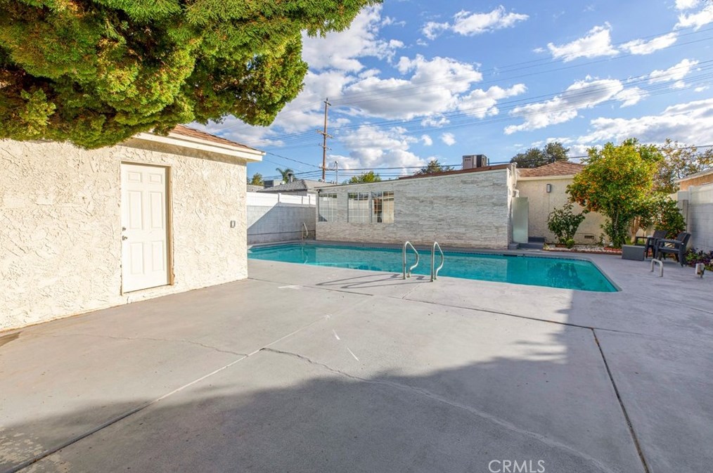 17921 Vanowen St, Los Angeles CA  91335-5637 exterior