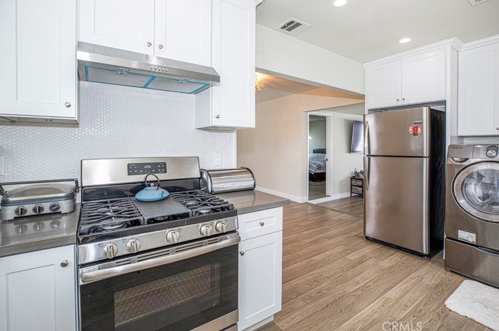 17921 Vanowen St, Los Angeles CA  91335-5637 exterior