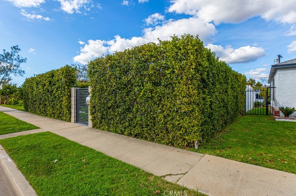 17921 Vanowen St, Los Angeles CA  91335-5637 exterior