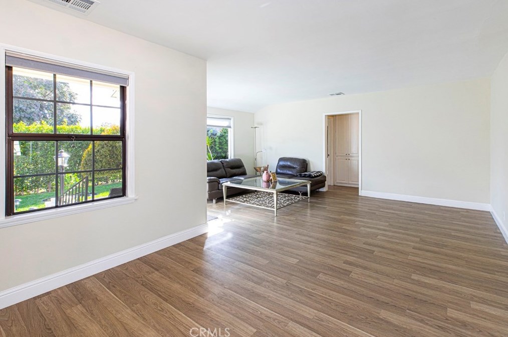 17921 Vanowen St, Los Angeles CA  91335-5637 exterior