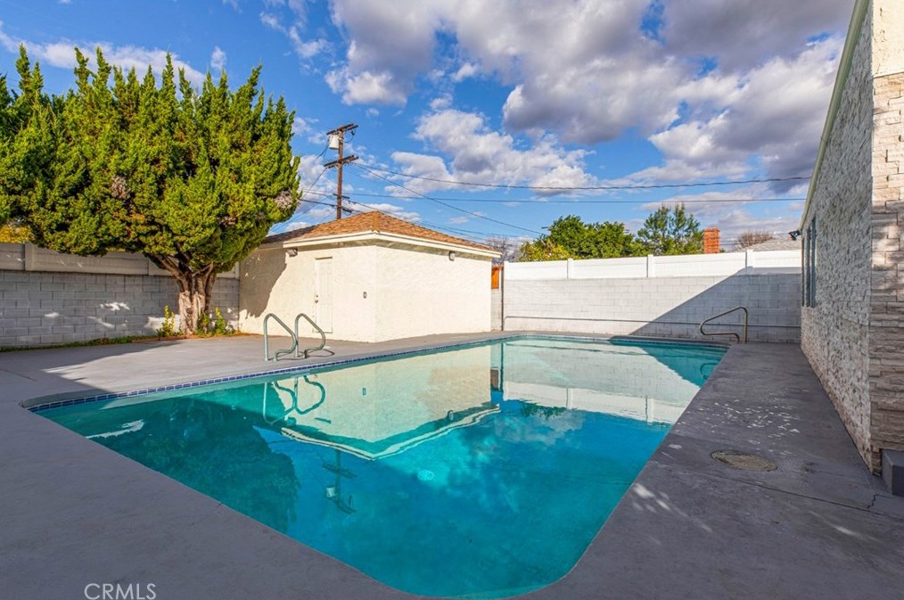17921 Vanowen St, Los Angeles CA  91335-5637 exterior