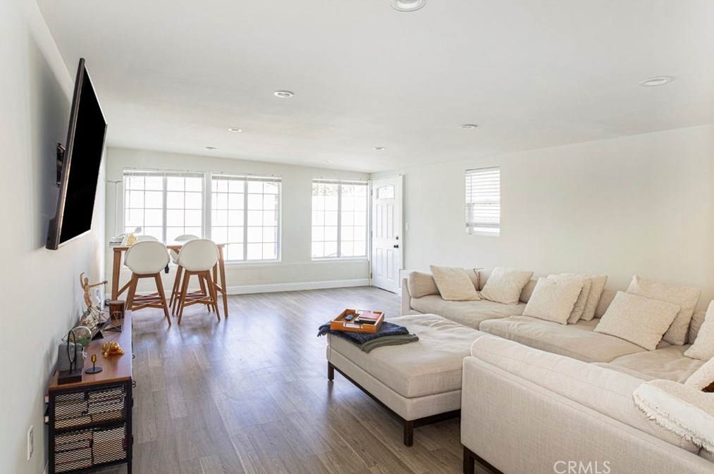 17921 Vanowen St, Los Angeles CA  91335-5637 exterior
