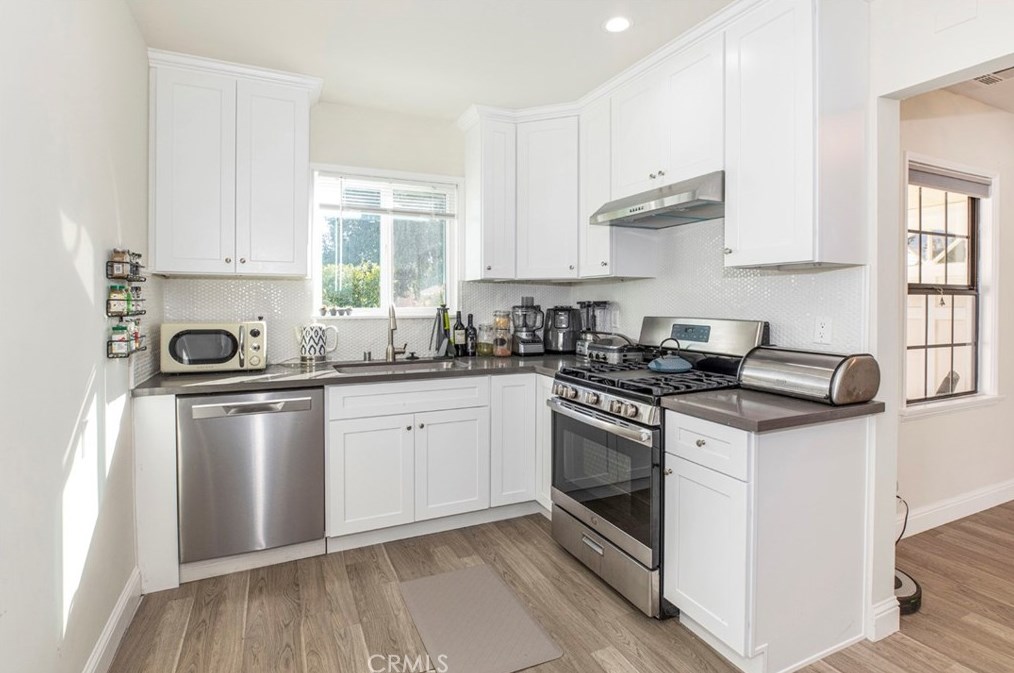 17921 Vanowen St, Los Angeles CA  91335-5637 exterior