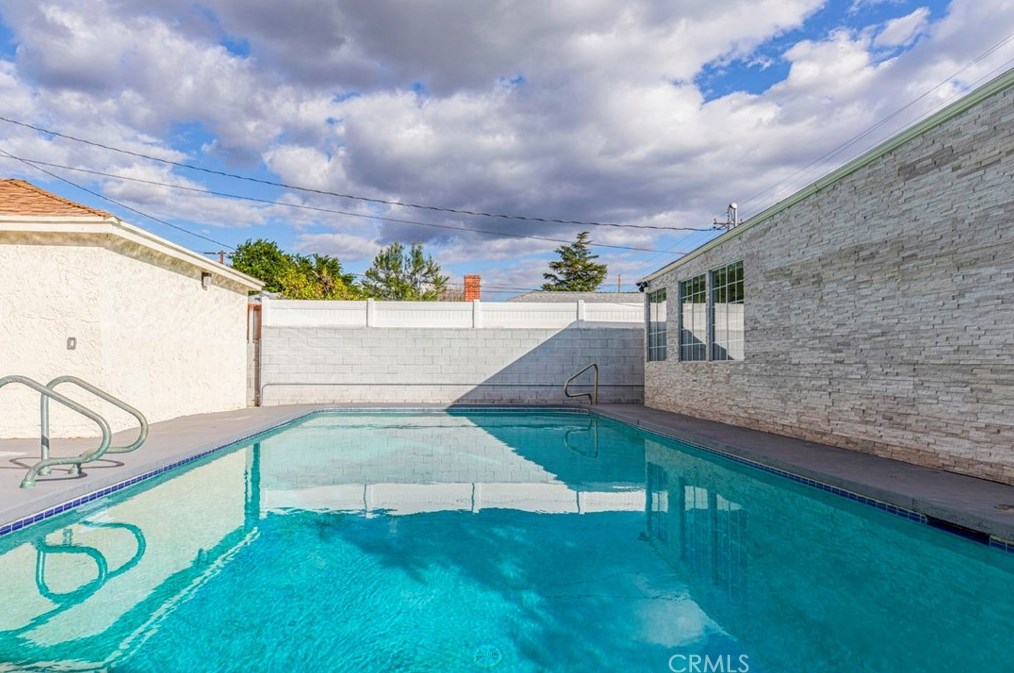 17921 Vanowen St, Los Angeles CA  91335-5637 exterior