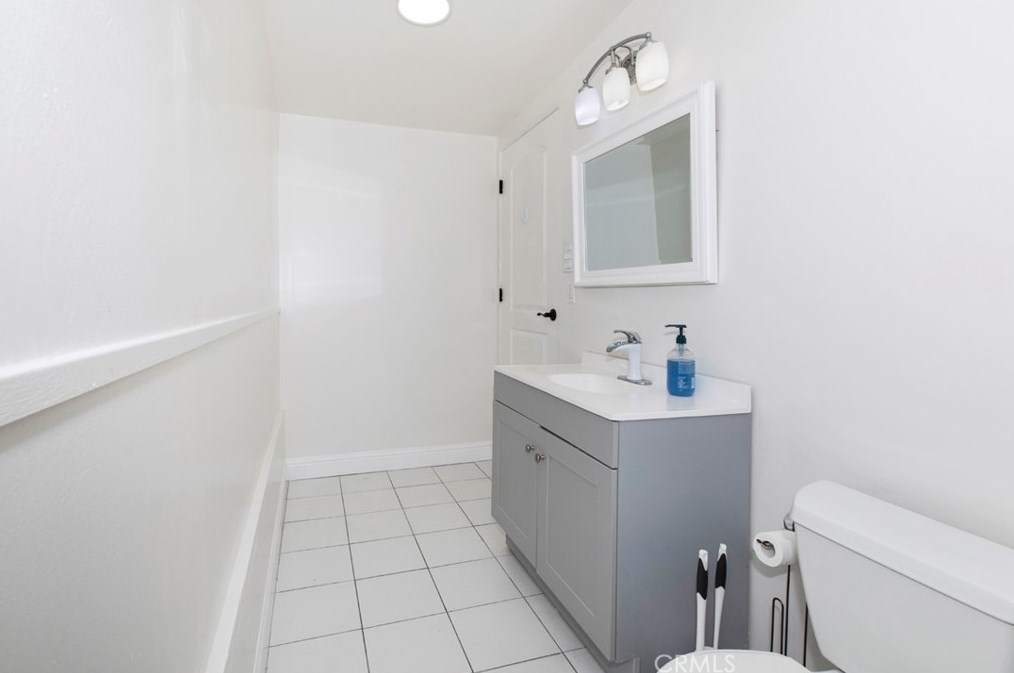 17921 Vanowen St, Los Angeles CA  91335-5637 exterior
