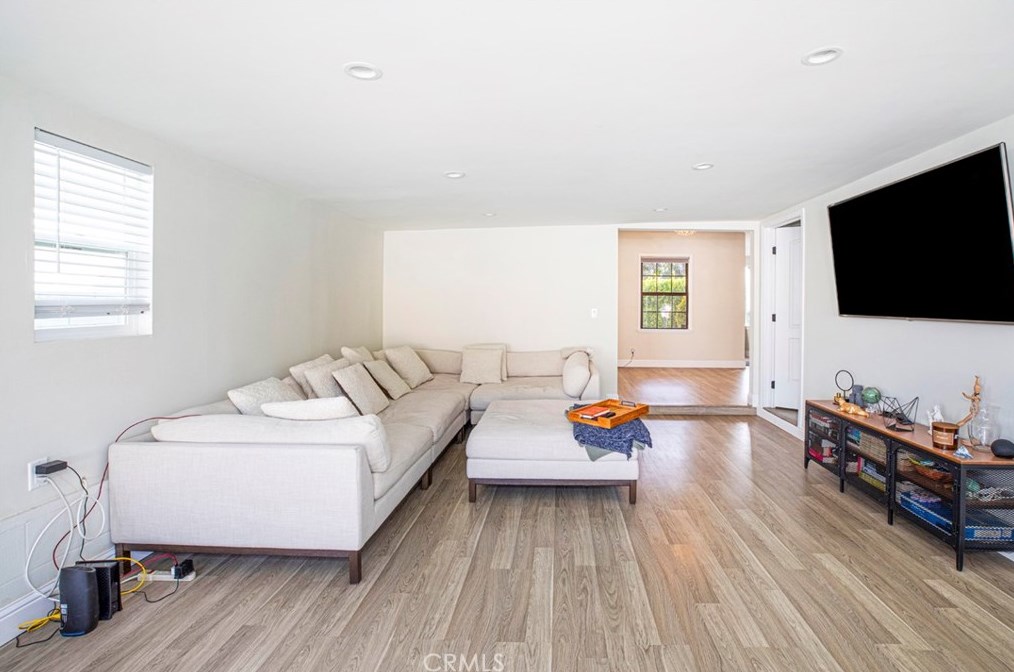 17921 Vanowen St, Los Angeles CA  91335-5637 exterior
