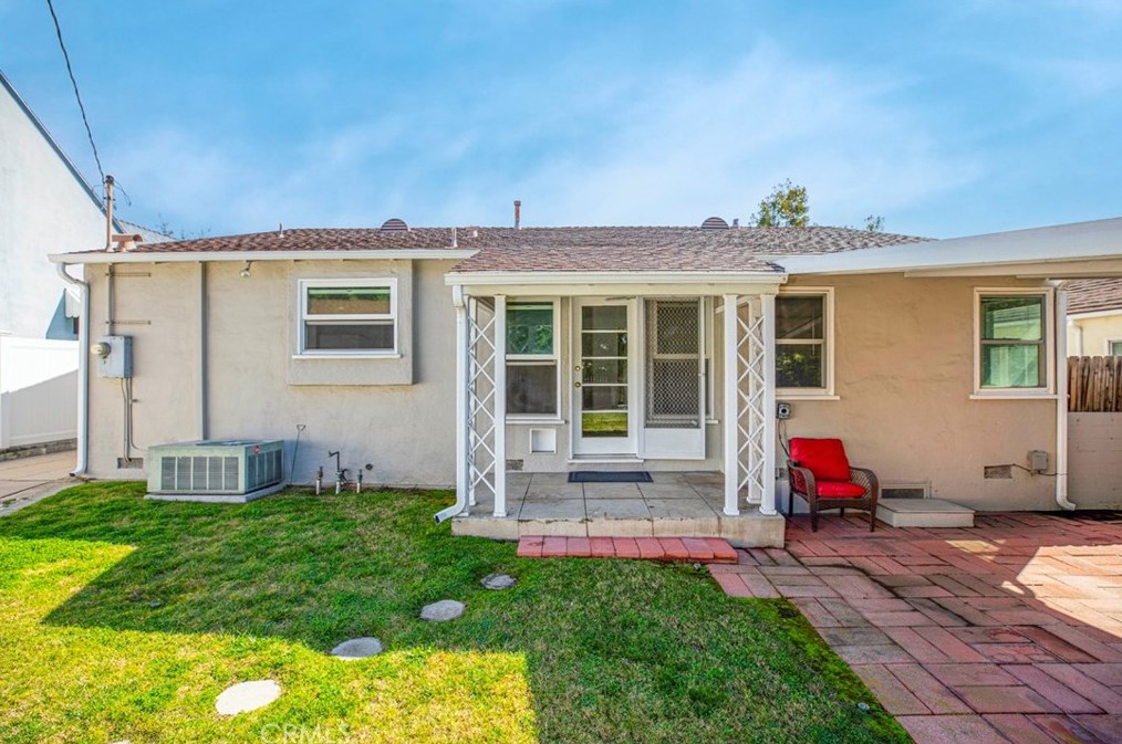 1235 Cleveland Rd, Glendale CA  91202-2005 exterior