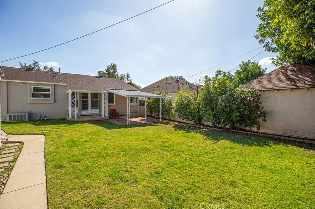 1235 Cleveland Rd, Glendale CA  91202-2005 exterior