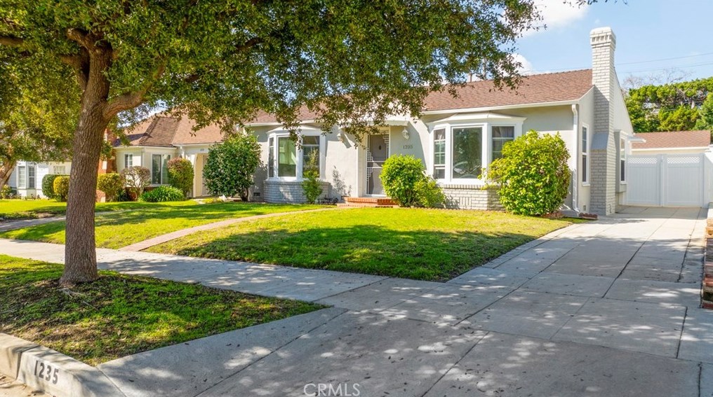 1235 Cleveland Rd, Glendale CA  91202-2005 exterior
