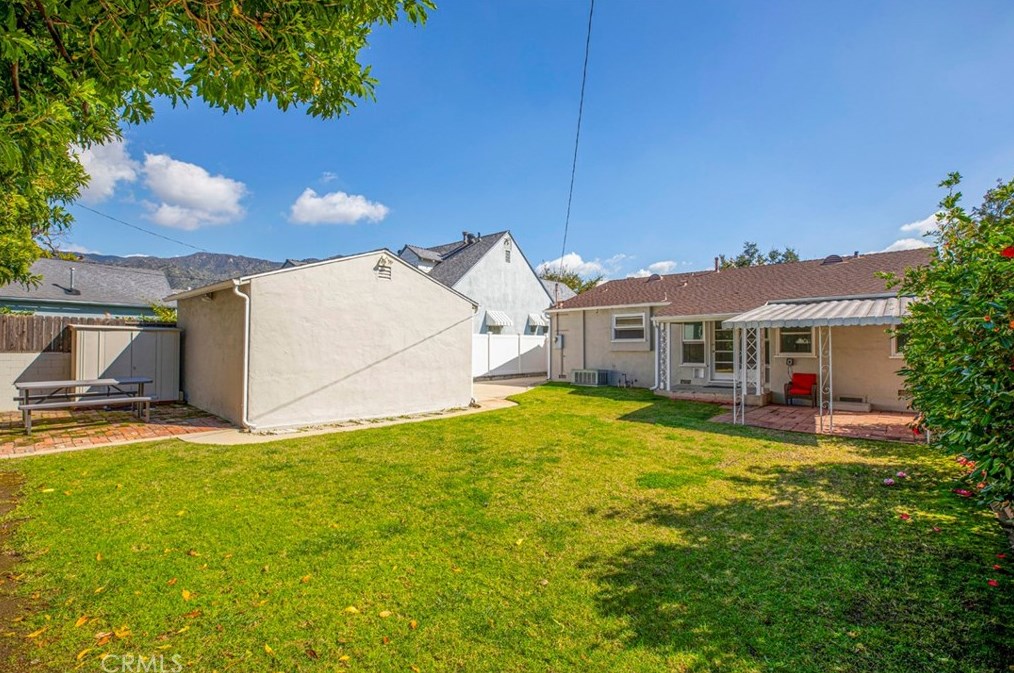 1235 Cleveland Rd, Glendale CA  91202-2005 exterior