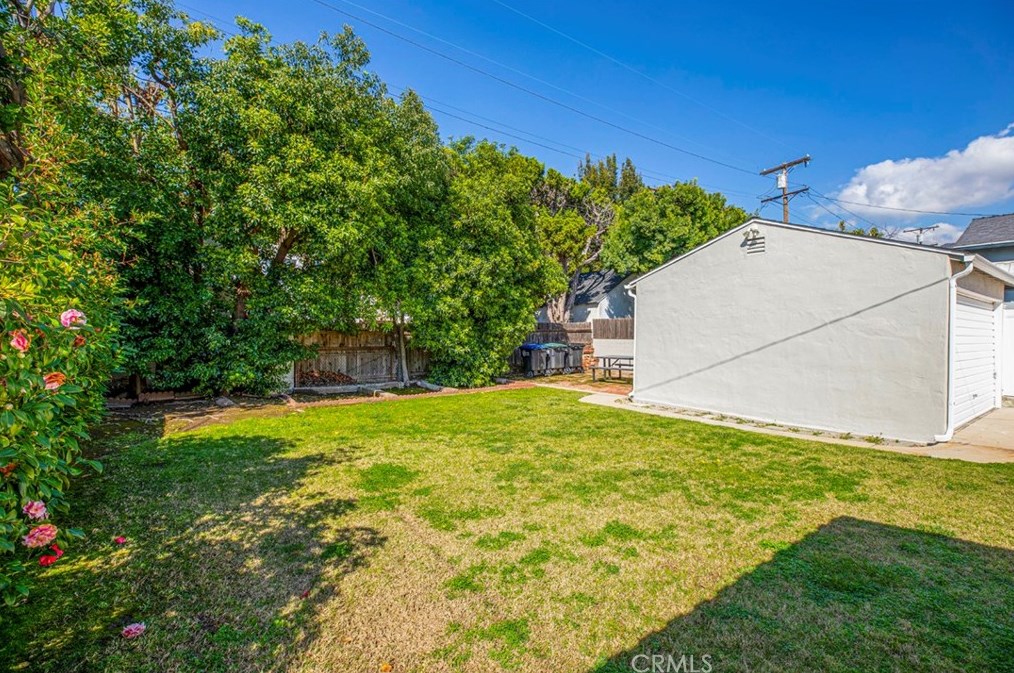 1235 Cleveland Rd, Glendale CA  91202-2005 exterior
