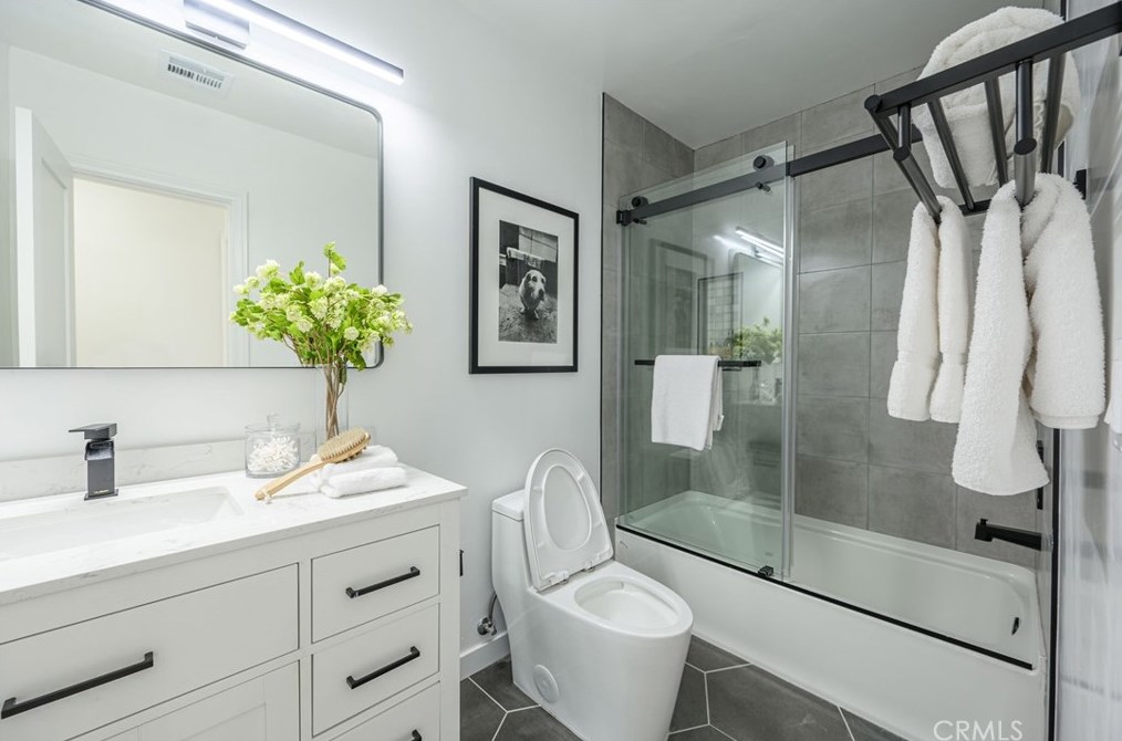 17239 Lemay St, Van Nuys CA  91406-5431 exterior