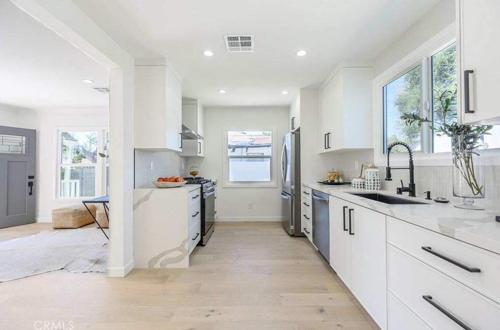 17239 Lemay St, Van Nuys CA  91406-5431 exterior