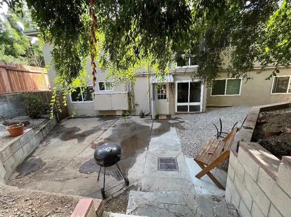 2104 Verdugo Rd, Glendale CA  91208-2528 exterior