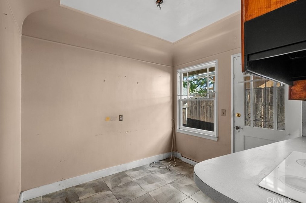 1233 Wesley Ave, Pasadena CA  91104-2640 exterior