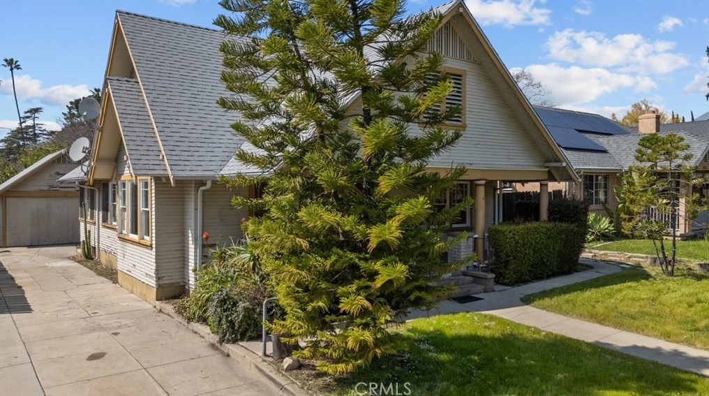 1233 Wesley Ave, Pasadena CA  91104-2640 exterior