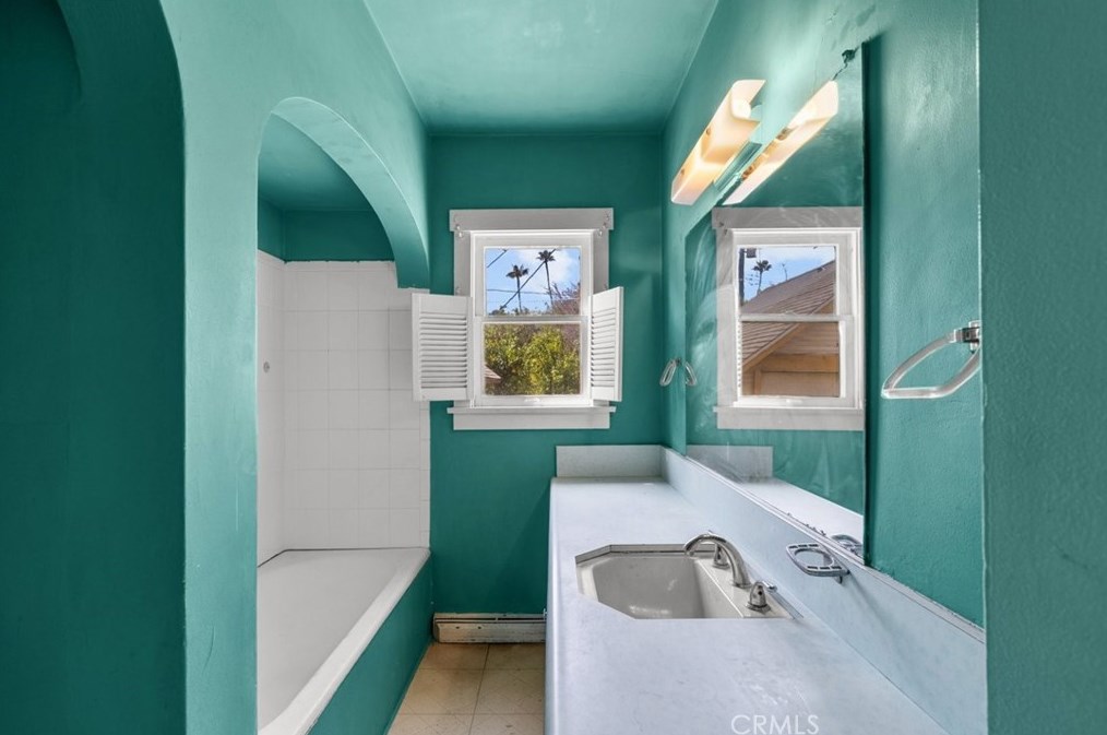 1233 Wesley Ave, Pasadena CA  91104-2640 exterior
