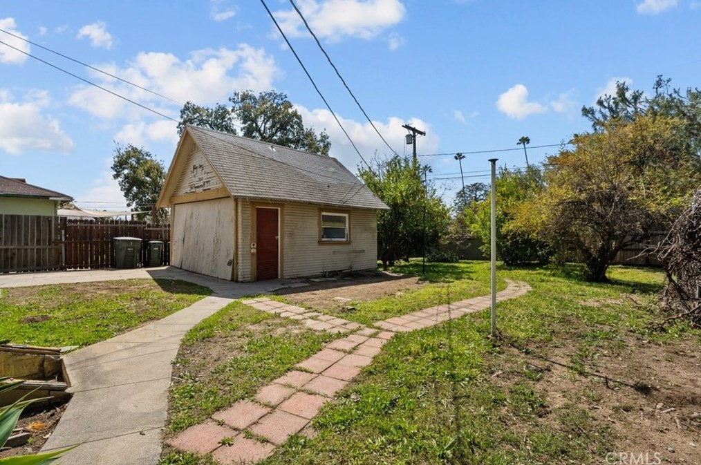 1233 Wesley Ave, Pasadena CA  91104-2640 exterior