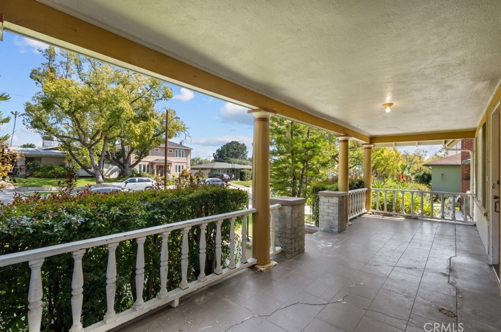 1233 Wesley Ave, Pasadena CA  91104-2640 exterior