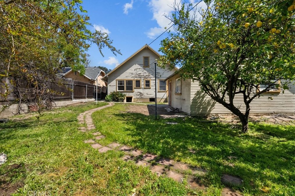1233 Wesley Ave, Pasadena CA  91104-2640 exterior