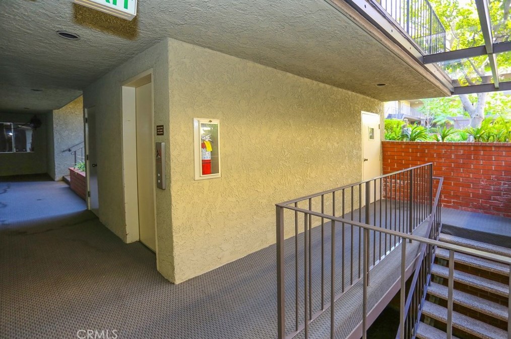 125 Mountain St, Glendale CA  91202-1911 exterior