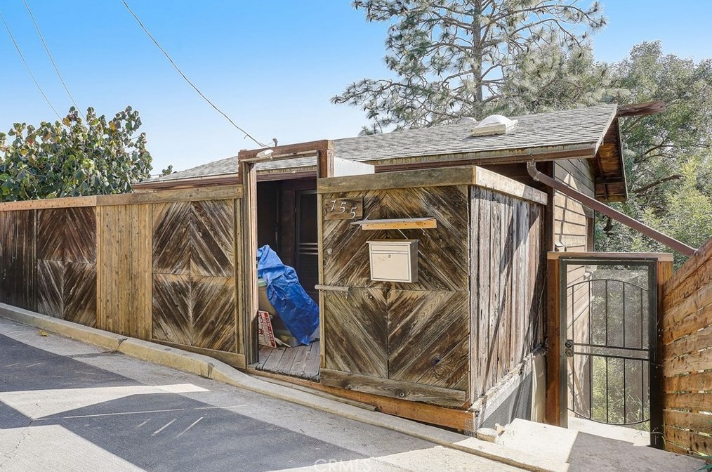 755 Crane Blvd, Los Angeles CA  90065-4038 exterior