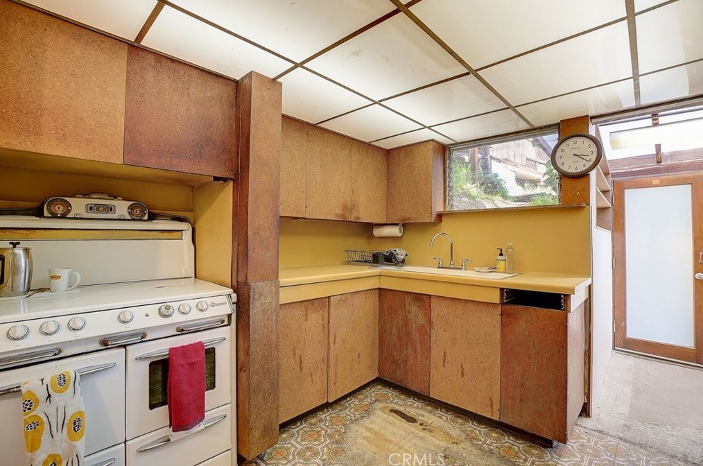 755 Crane Blvd, Los Angeles CA  90065-4038 exterior