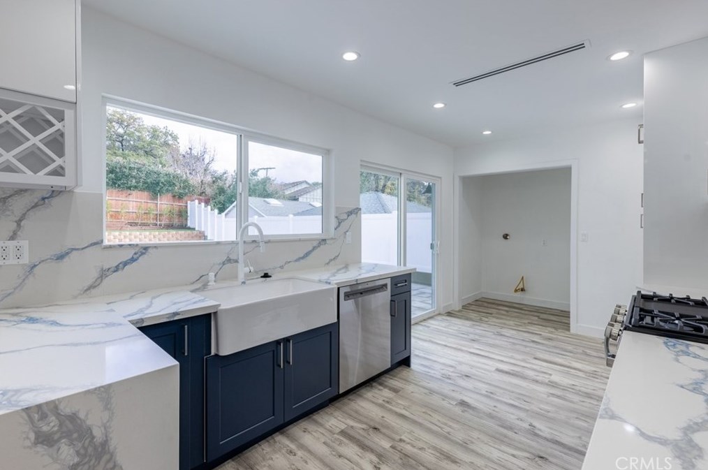 3849 Mayfield Ave, Glendale CA  91214-2312 exterior