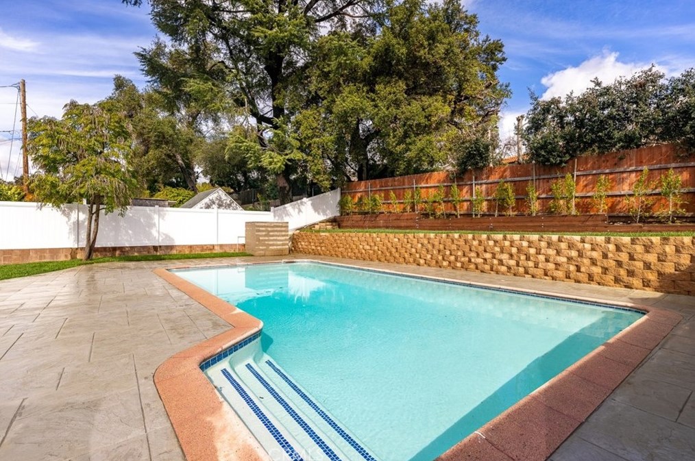 3849 Mayfield Ave, Glendale CA  91214-2312 exterior