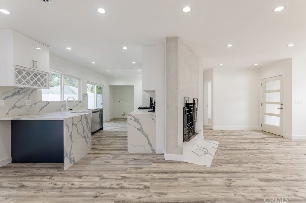 3849 Mayfield Ave, Glendale CA  91214-2312 exterior