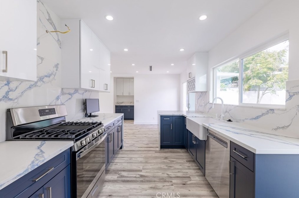 3849 Mayfield Ave, Glendale CA  91214-2312 exterior