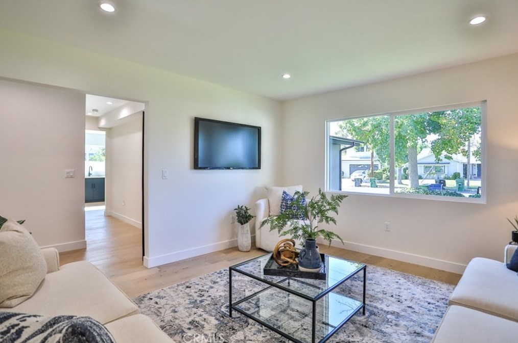 5810 Mammoth Ave, Van Nuys CA  91401-4419 exterior