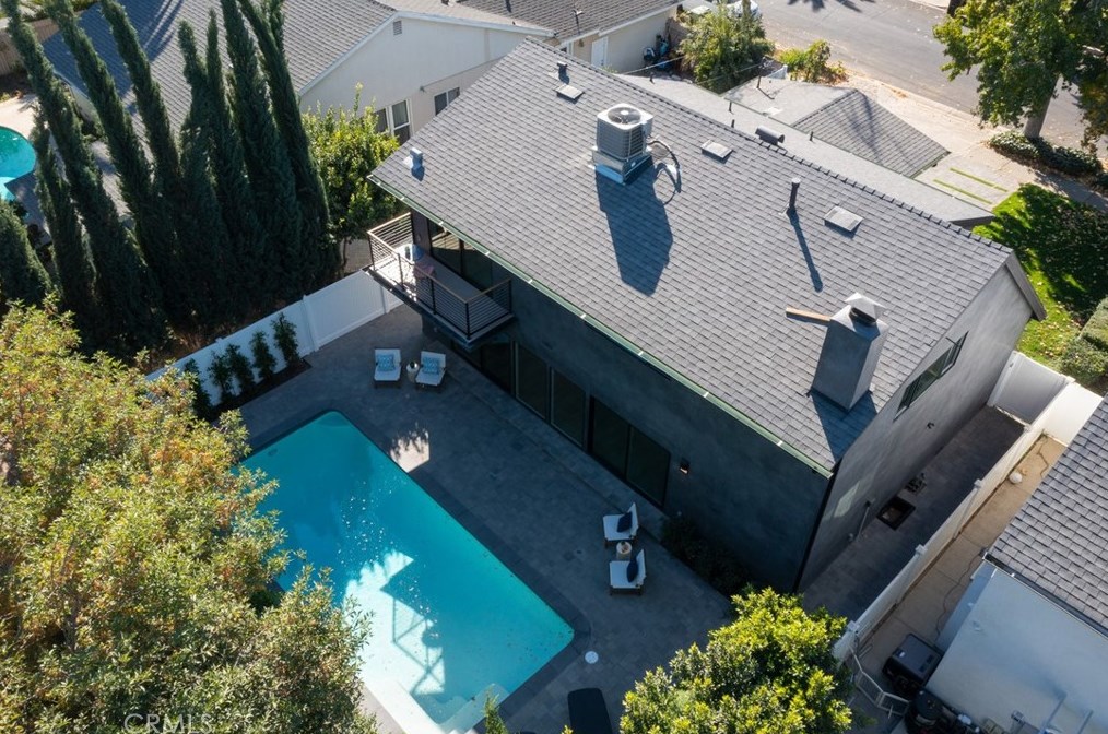 5810 Mammoth Ave, Van Nuys CA  91401-4419 exterior