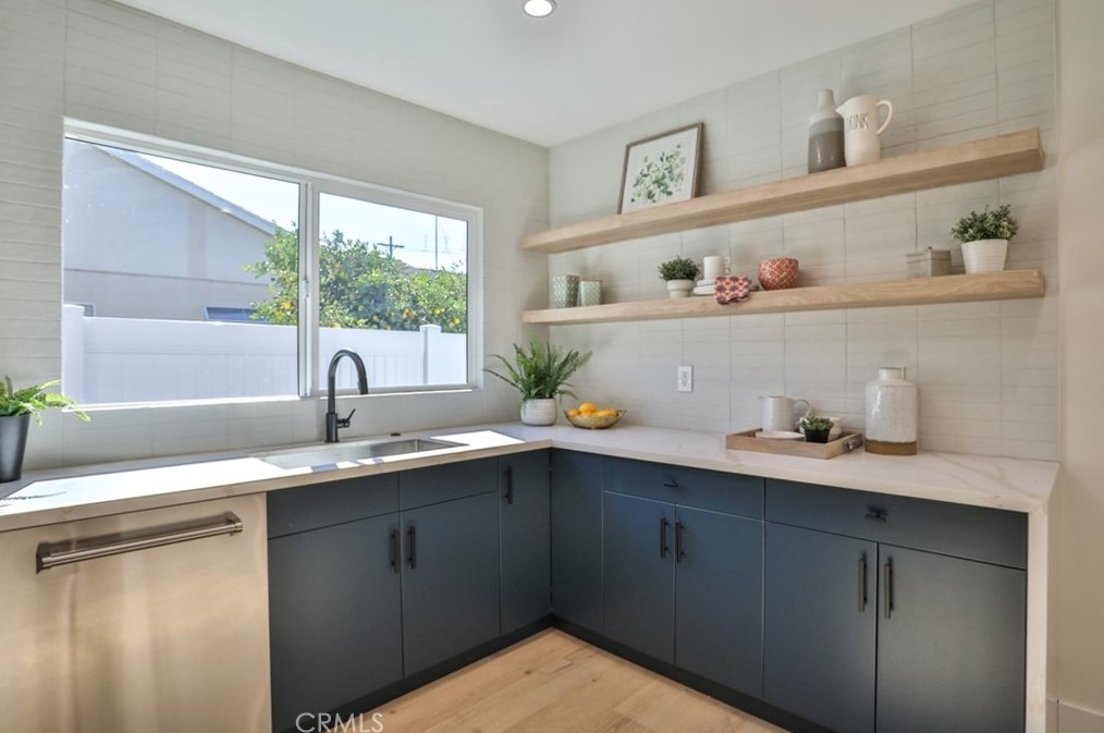 5810 Mammoth Ave, Van Nuys CA  91401-4419 exterior