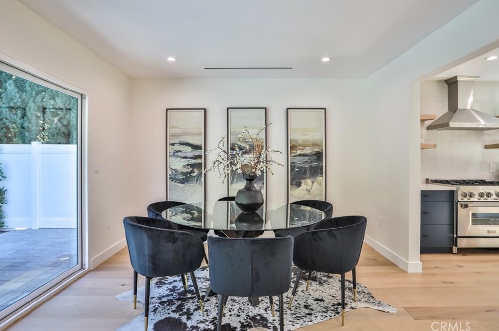 5810 Mammoth Ave, Van Nuys CA  91401-4419 exterior