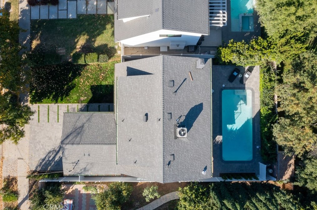 5810 Mammoth Ave, Van Nuys CA  91401-4419 exterior