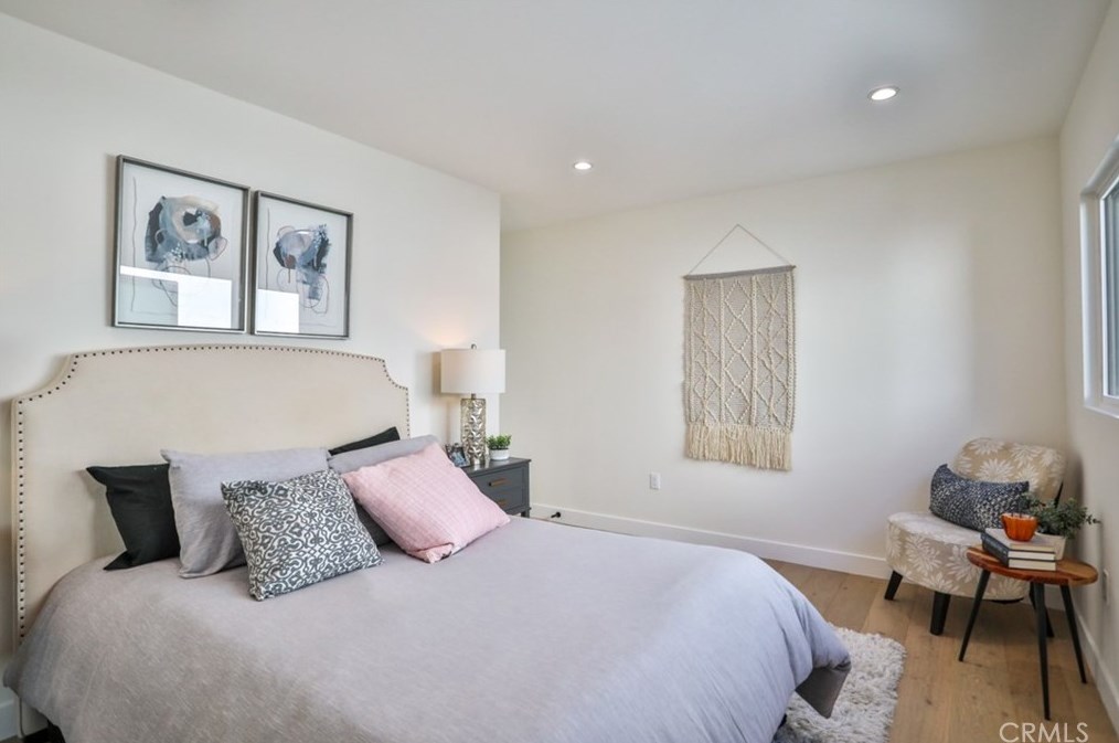 5810 Mammoth Ave, Van Nuys CA  91401-4419 exterior