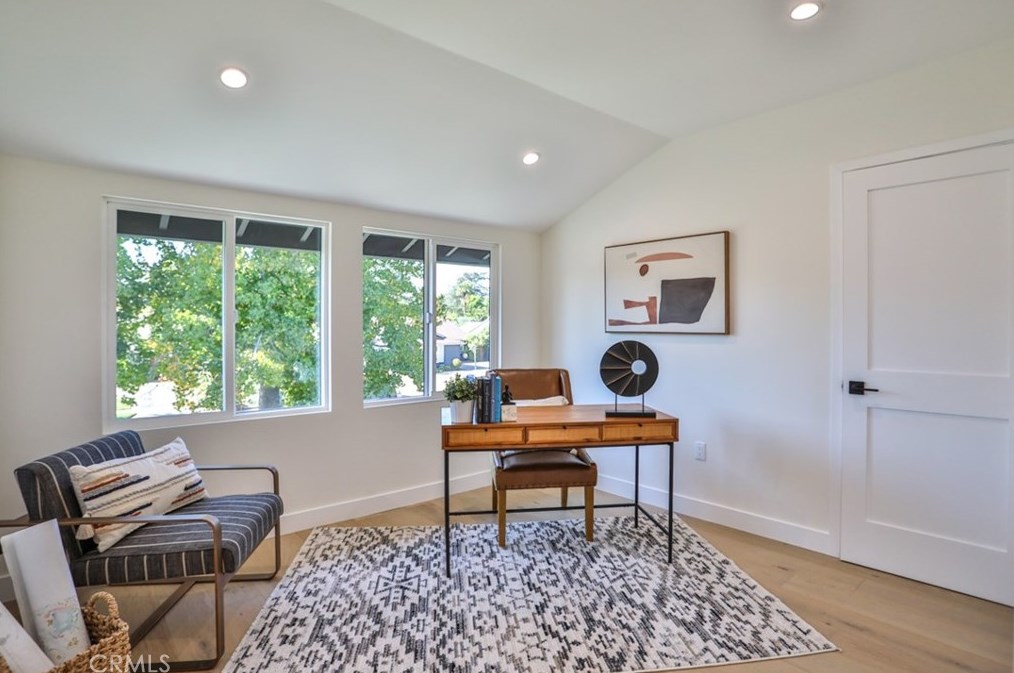 5810 Mammoth Ave, Van Nuys CA  91401-4419 exterior