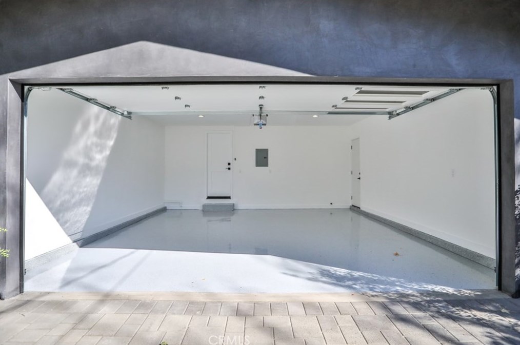 5810 Mammoth Ave, Van Nuys CA  91401-4419 exterior