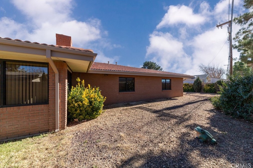 44745 Lowtree Ave, Lancaster CA  exterior