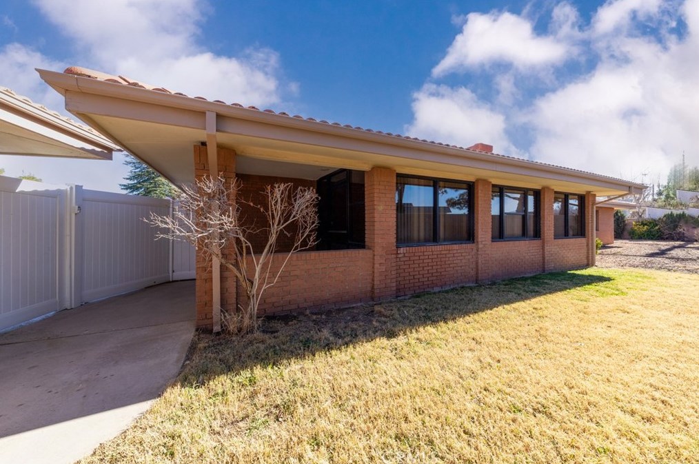 44745 Lowtree Ave, Lancaster CA  exterior