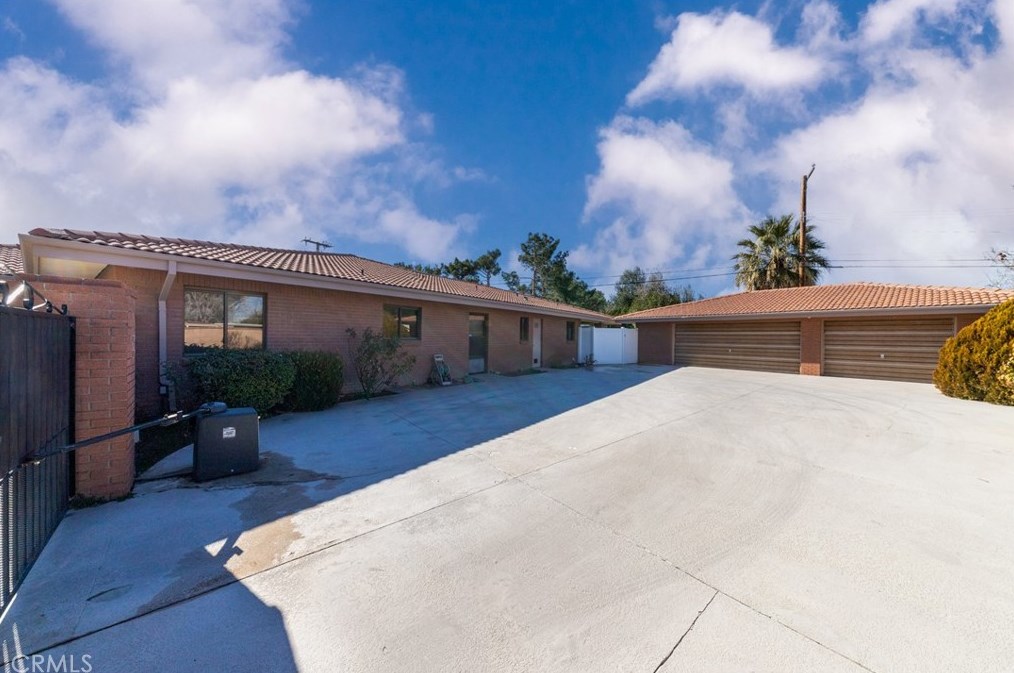44745 Lowtree Ave, Lancaster CA  exterior
