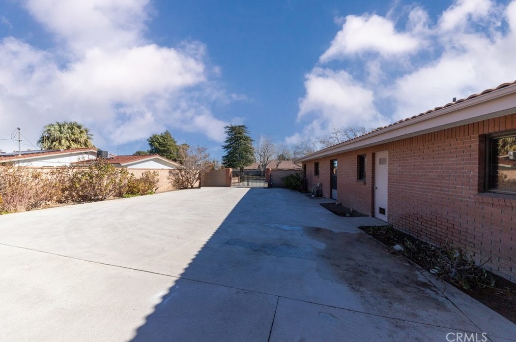 44745 Lowtree Ave, Lancaster CA  exterior