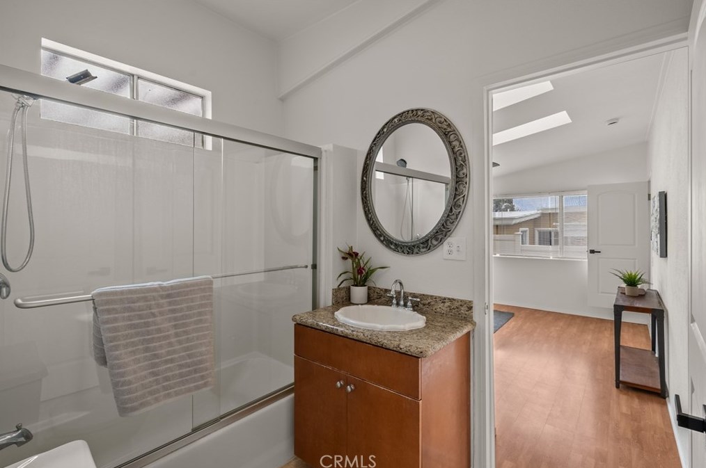 3355 Alabama St, Glendale CA 91214-1214 exterior