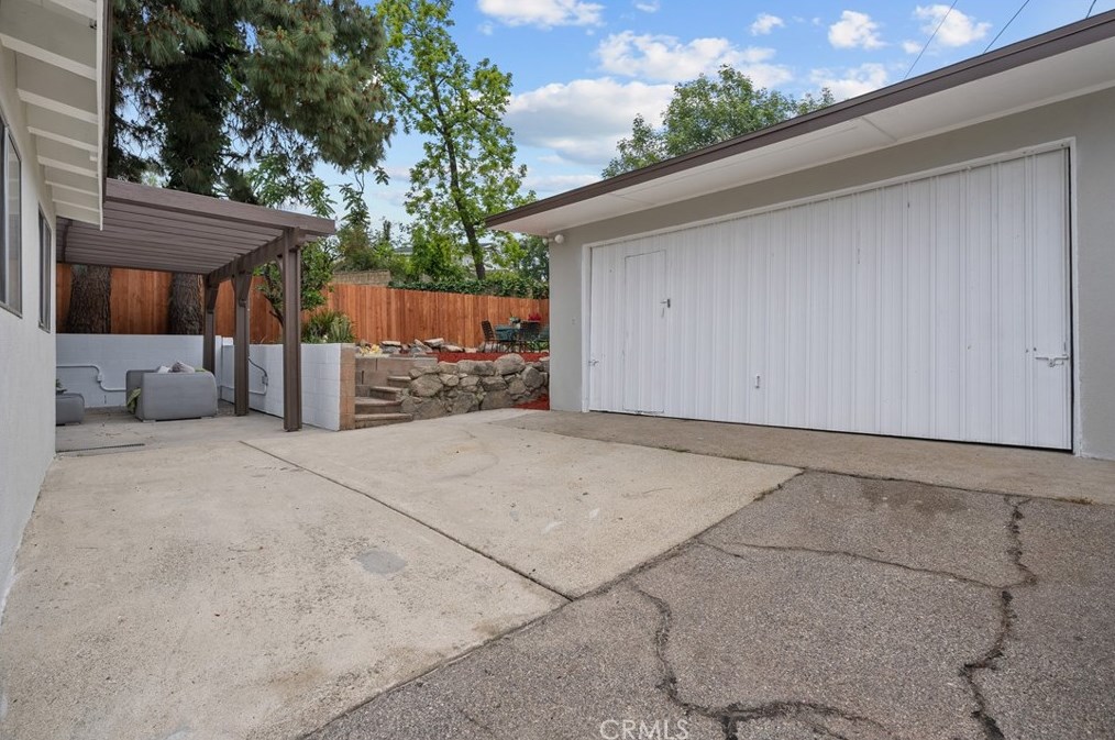 3355 Alabama St, Glendale CA 91214-1214 exterior