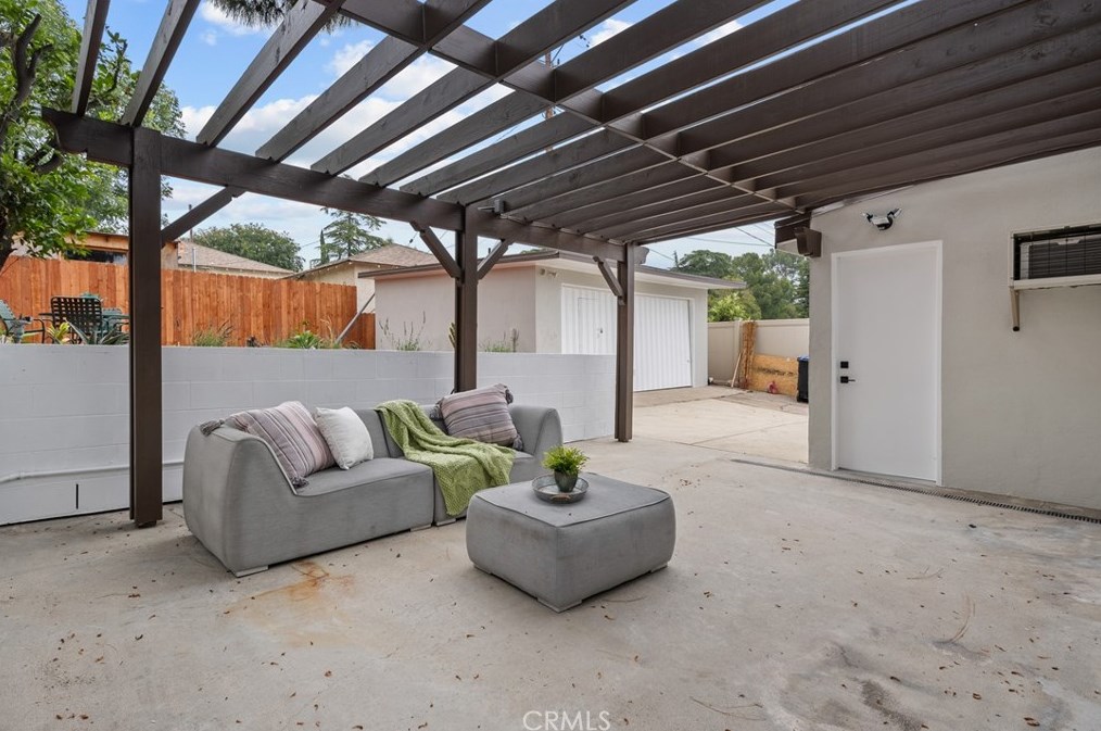 3355 Alabama St, Glendale CA 91214-1214 exterior