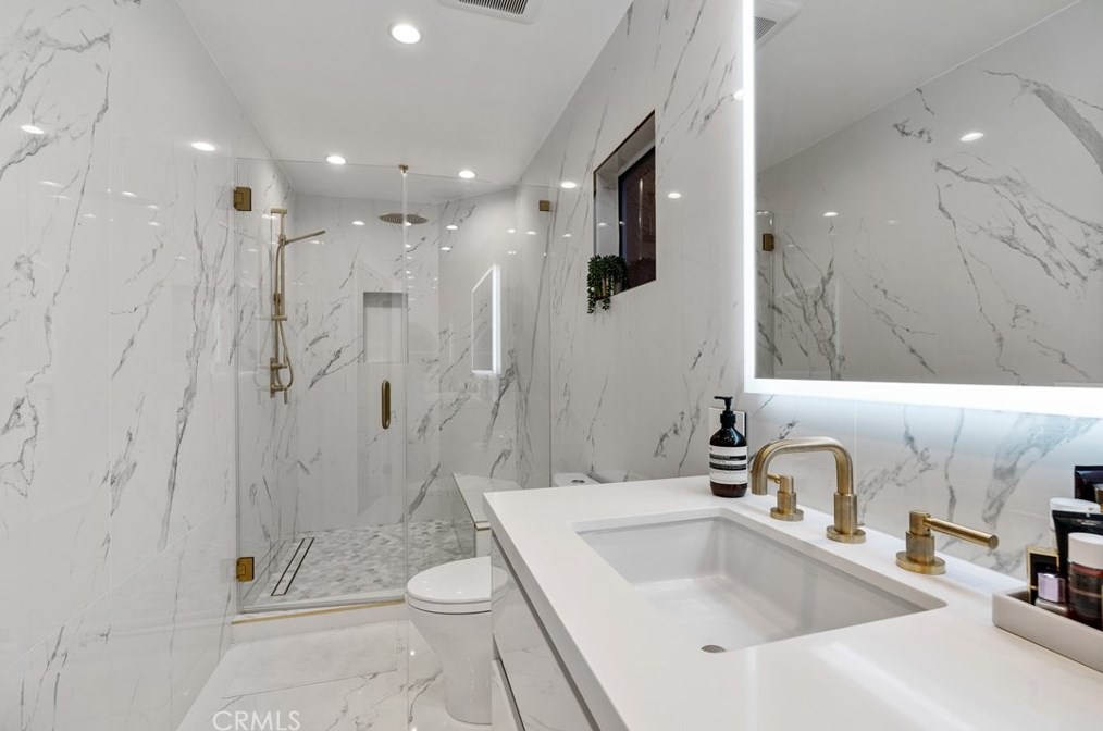 1905 Caminito De La Valle, Glendale CA 91208-3048 exterior