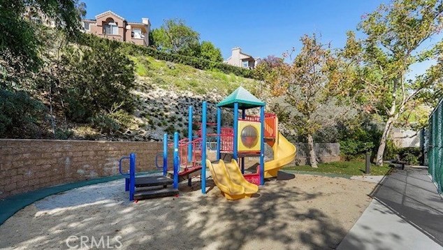 1905 Caminito De La Valle, Glendale CA 91208-3048 exterior